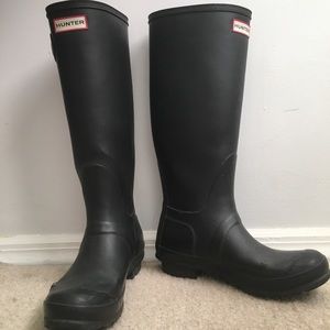 Hunter original tall rain boot matte black with green fleece inserts
